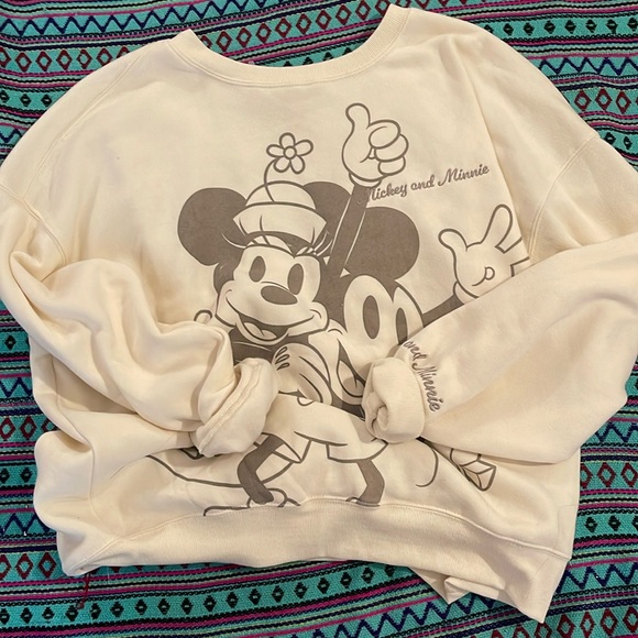 NWT Disney Micky & Minnie Sweatshirt ❤️ - Picture 3 of 5